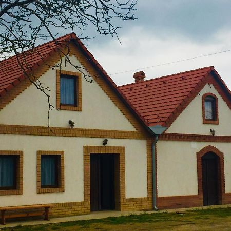 Takács Pince apartman Hajos Exterior foto